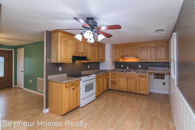 Building Photo - 3 br, 1 bath House - 6005 Comet Drive