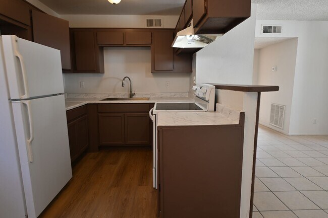 Foto del edificio - 2 Bedroom Apartment -Las Vegas -NO PETS -1...