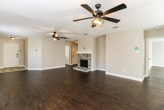 Building Photo - 8224 Montecito Dr