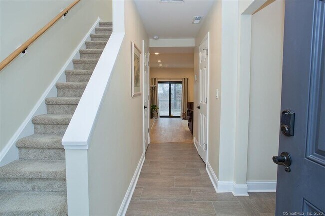 Foto del edificio - 48 Farmington Chase Crescent