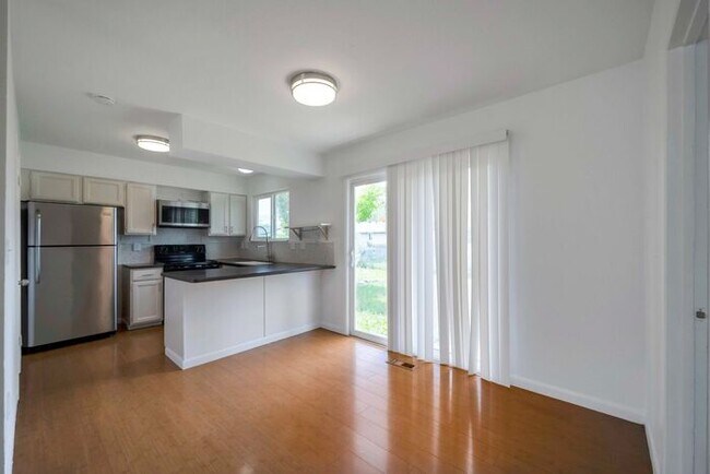 Foto del edificio - Updated Provo Home w yard + attached 2 car!