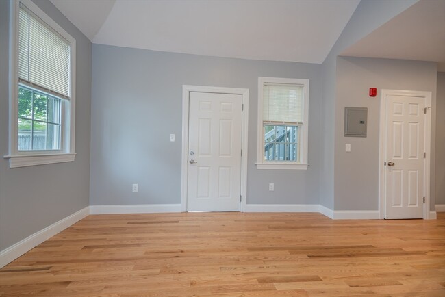 Building Photo - 293 Fayette St