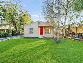 Building Photo - 203 W Hart Ave Building Photo - 203 W Hart Ave