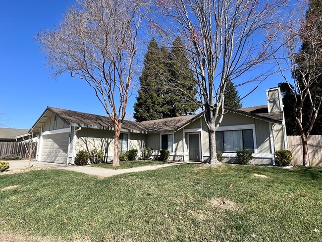 Building Photo - Gorgeous 4 bedroom 2 bath home in Folsom!