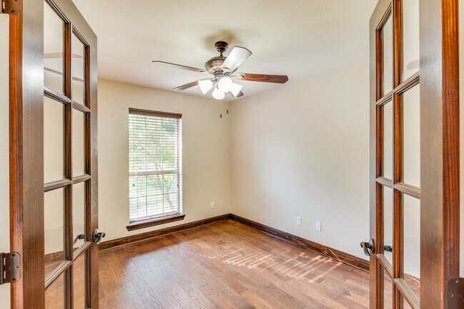 Actual office/fourth bedroom - 8918 N Longwood Dr
