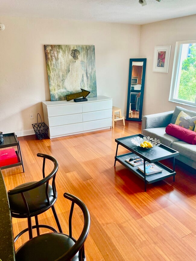 Large scale artwork to showcase the high ceilings - 210 5th Ave S