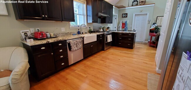 Building Photo - 11 Duncklee St