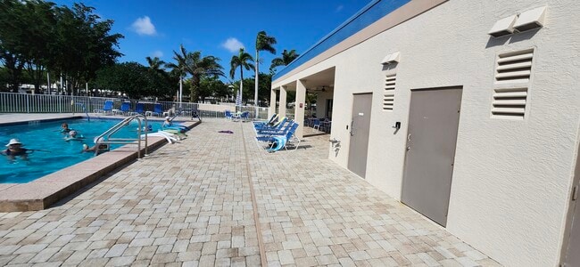 Photo - 14831 Park Lake Dr Apartment