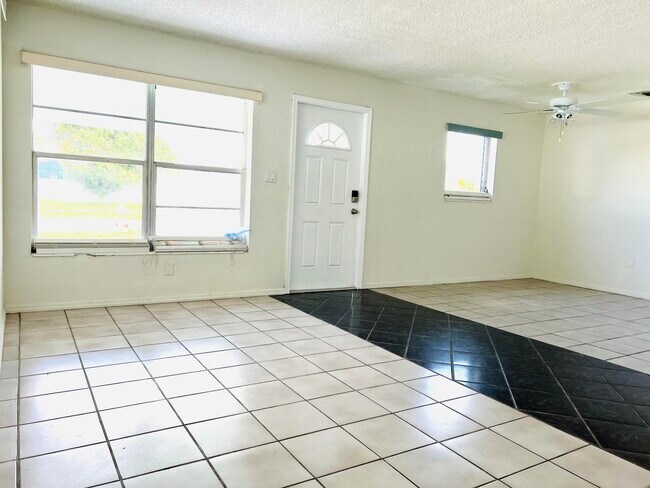 Foto del edificio - 9513 Keating Dr