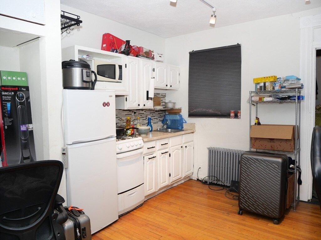 Primary Photo - 259 W Newton St