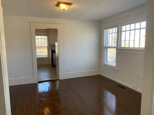 Foto del edificio - Adorable 3 Bedroom Close to UNCG!