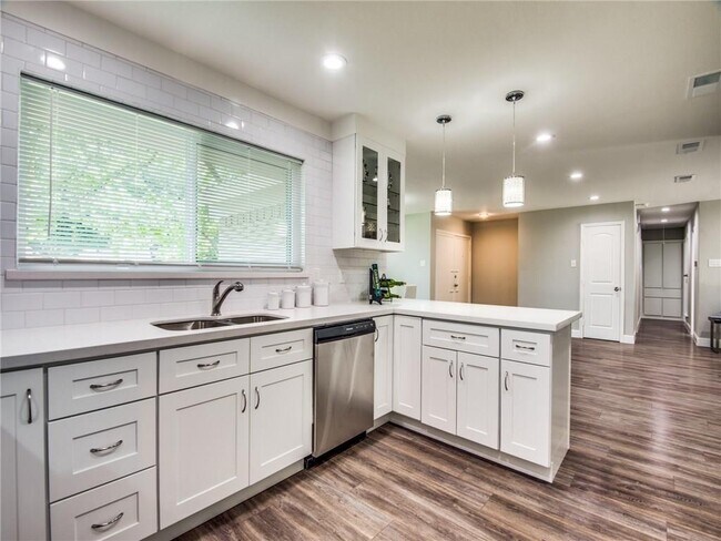 Building Photo - 3531 Hacienda Dr