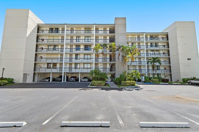 Building Photo - 1605 S US Hwy 1