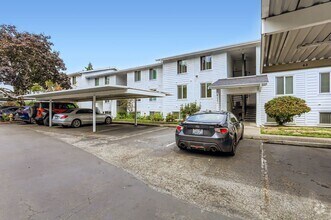 Building Photo - 4177 W Lake Sammamish Pkwy SE