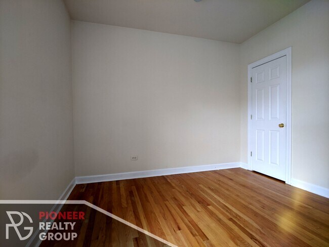 Building Photo - 553 W Aldine