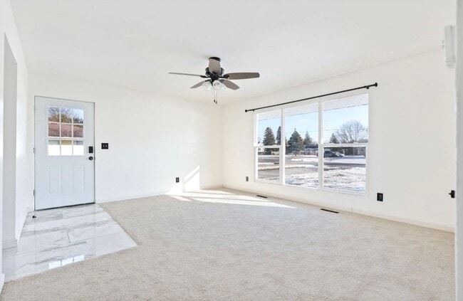 Building Photo - 2118-2118 Avalon Cir