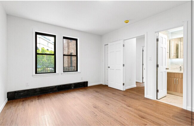 Foto del edificio - 100-05 69th Ave
