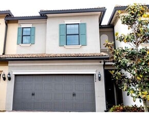 Building Photo - 8296 Cadre Noir Rd