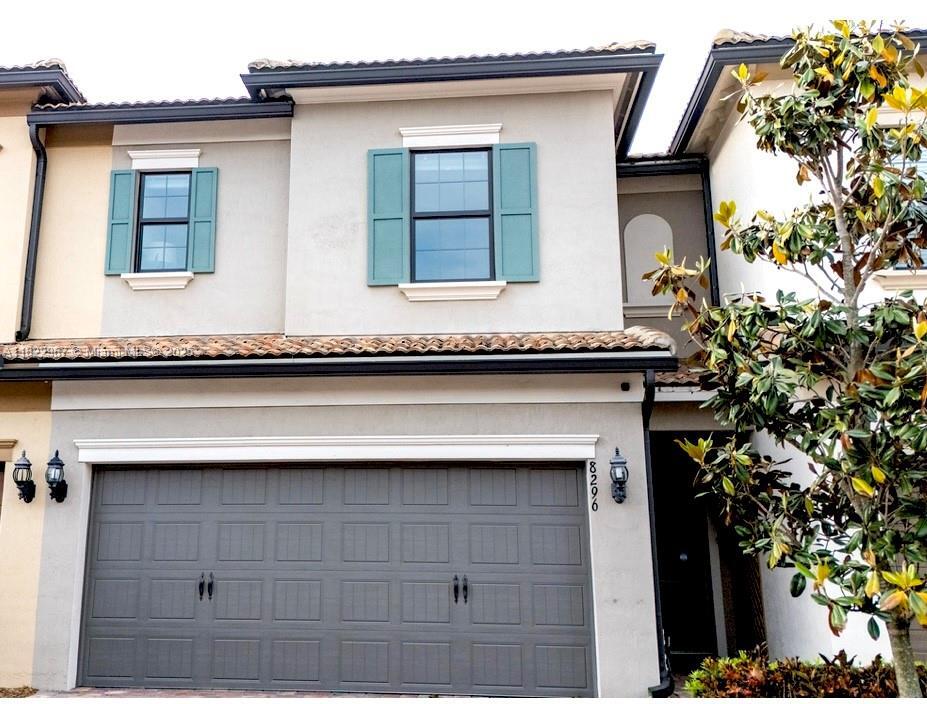 Foto principal - 8296 Cadre Noir Rd
