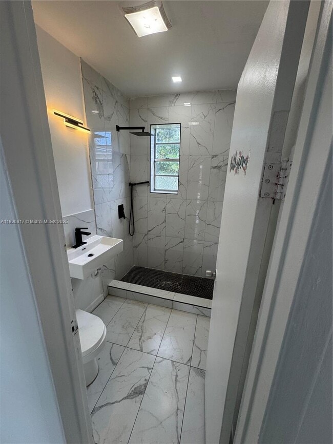 Building Photo - 14155 NE 14th Ave