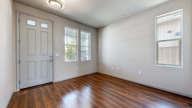 Foto del edificio - PURE Property Management Presents: Modern 4 Bedroom Home in Coffey Park!