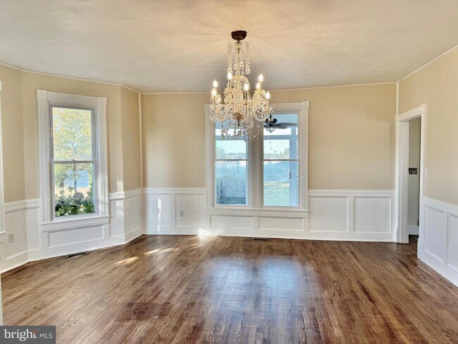 Foto del edificio - 48600 Deep Cove Ln