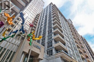 Building Photo - 250 Wellington St W