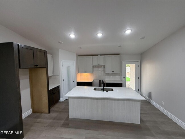 Building Photo - 2633 Dunoon Dr