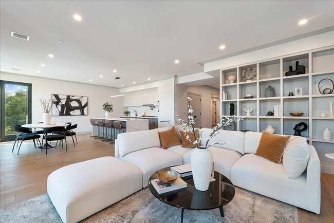 Building Photo - 57 University Rd