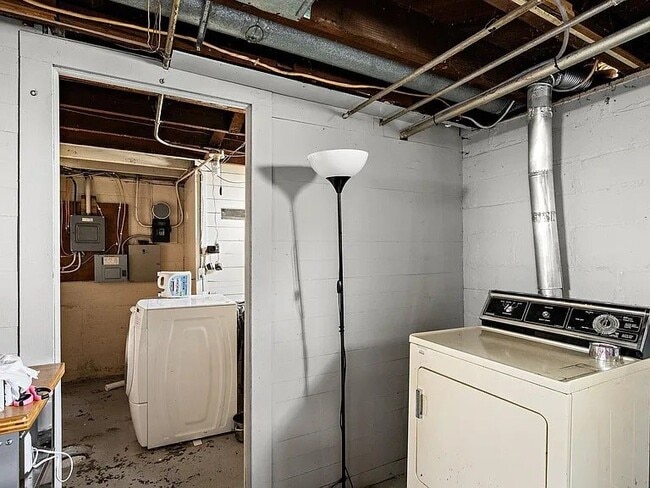 Building Photo - 3944 S 28th Ave