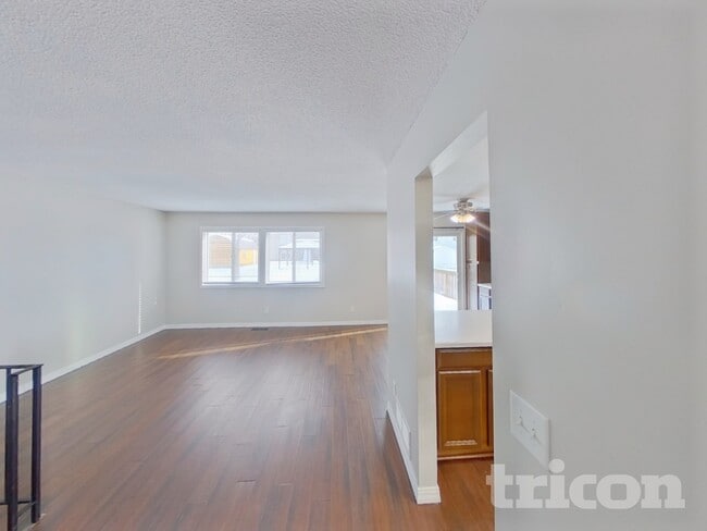 Building Photo - 1442 Laurel Ave