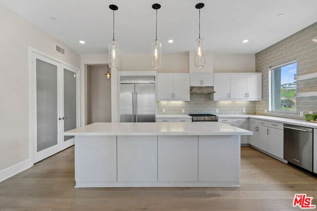 Building Photo - 12705 Bluff Creek Dr