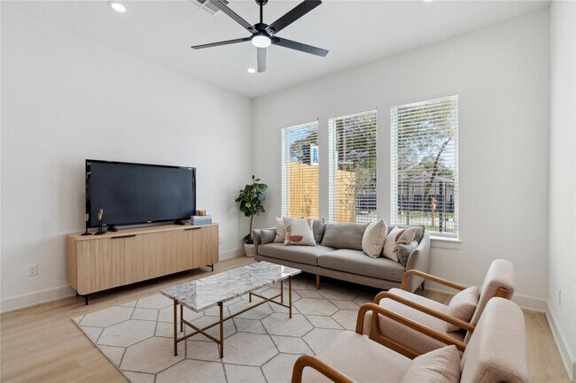 Foto del edificio - 6528 Weston St