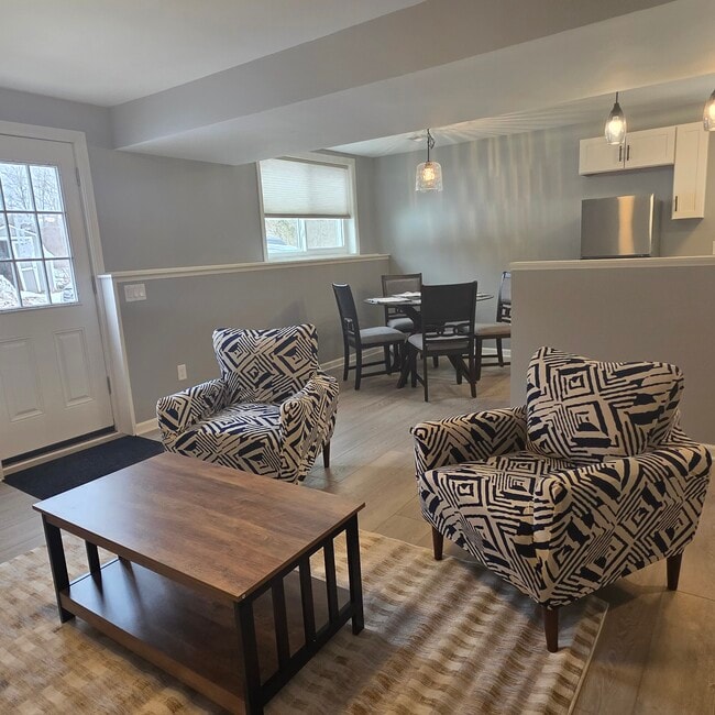 Building Photo - 3823 Leeside Ln