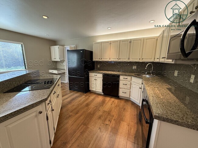 Foto del edificio - Private Three Bed Carmel Valley Oasis Along the River