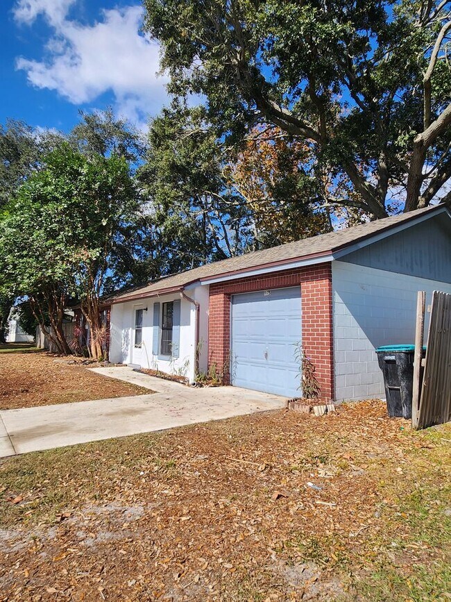 Building Photo - Cozy and Roomy! Nice corner lot home 2 Bedrooms 2 Baths with 1 car garage and huge backyard. Pets...