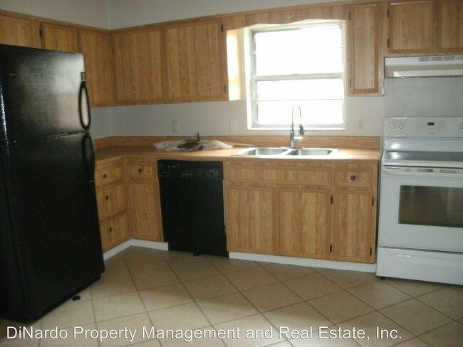 Building Photo - 1109 Flomich St