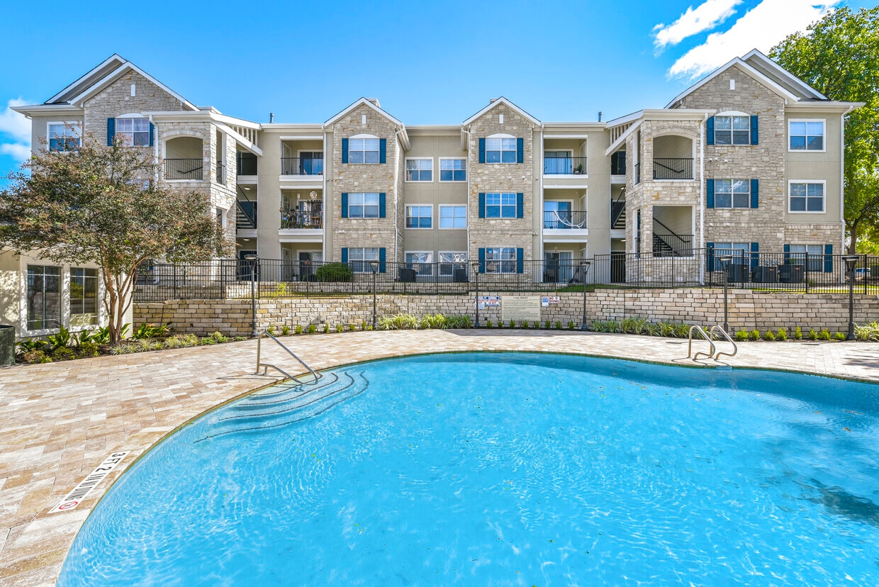 Piscina resplandeciente - Acclaim at South Congress