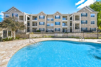 Sparkling Pool - Acclaim at South Congress