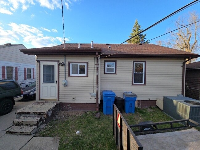 Building Photo - 25517 Yale St