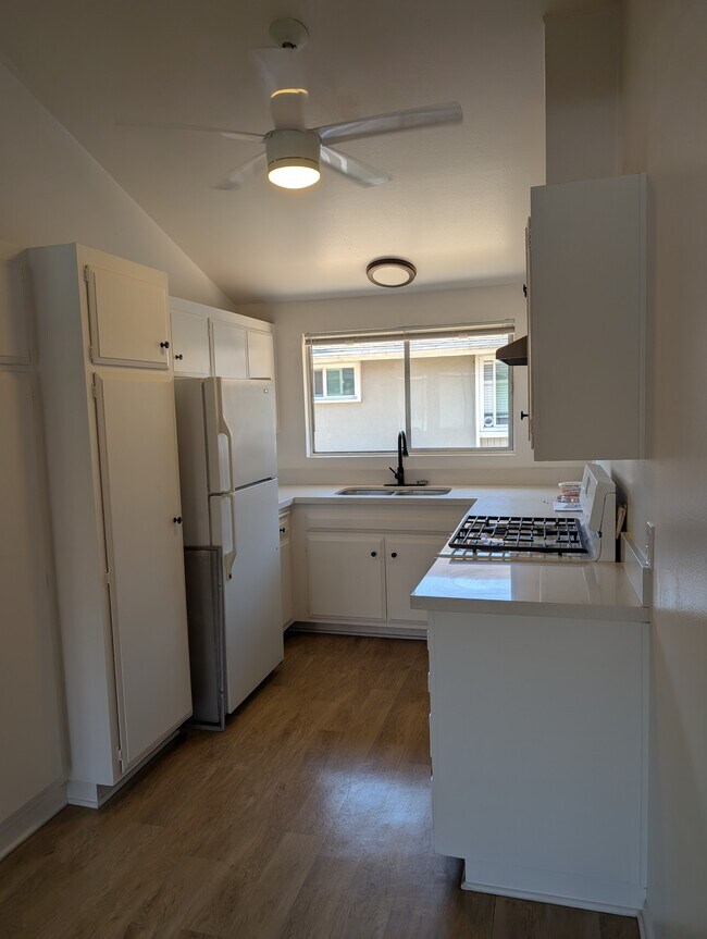 Foto del edificio - 4817 San Gordiano Ave