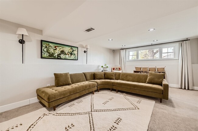 Foto del edificio - 2070 Ridge Dr