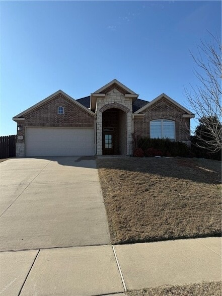 Building Photo - 511 Rustic Creek Ln