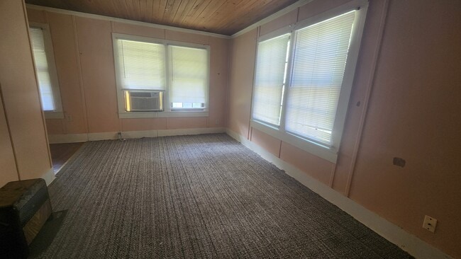Building Photo - 176 Ramble St