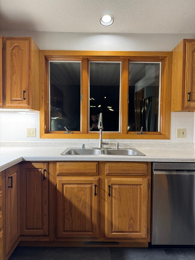Foto del edificio - 2331 Skylark Drive