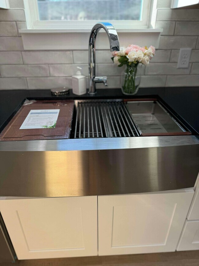 Foto del edificio - 4923 Pederson St