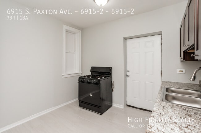 Building Photo - 6915 S Paxton Ave