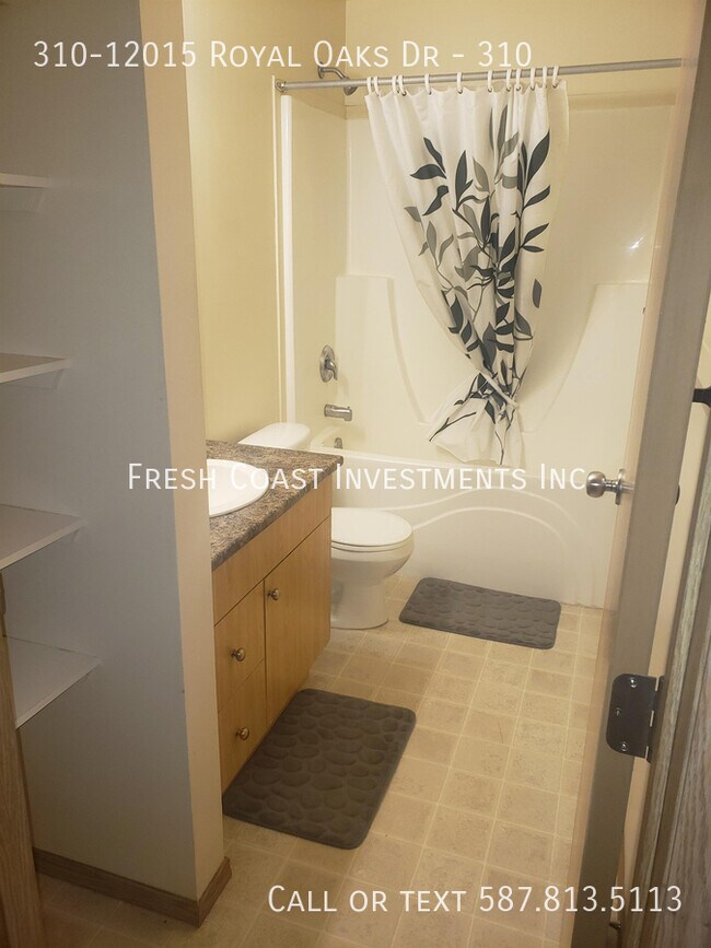 Photo du bâtiment - 12015-12015 Royal Oaks Dr