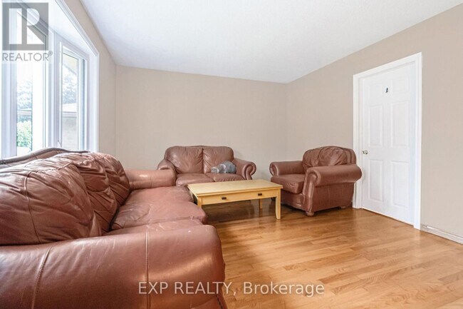 Building Photo - 115 Scenic Wood Crescent