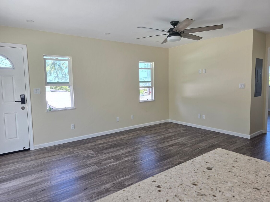 AVAILABLE NOW! 2 bed, 2 bath, 1 parking Kalaheo Hillside - AVAILABLE NOW! 2 bed, 2 bath, 1 parking Kalaheo Hillside